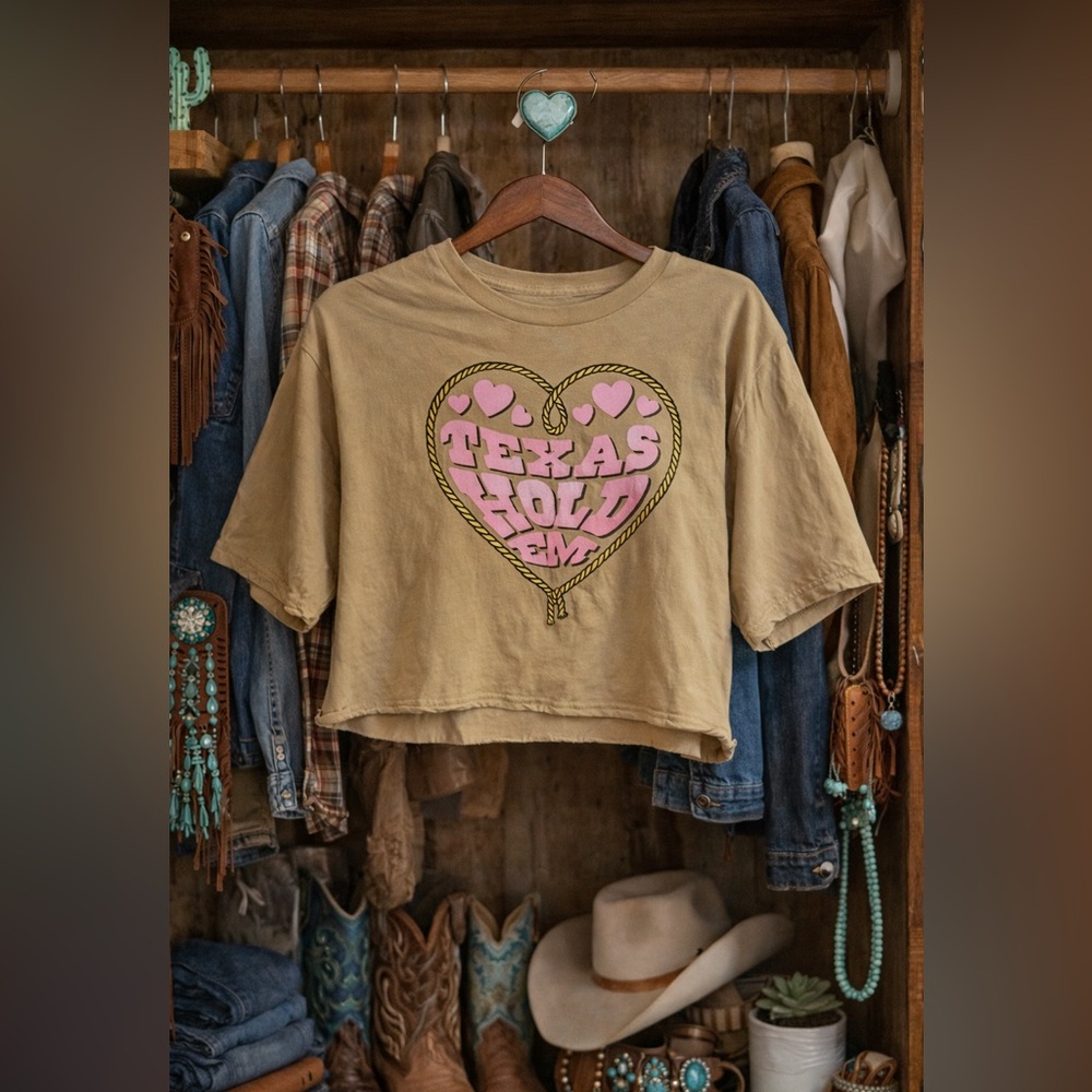 🧚🏻‍♀️ Persaya Women’s Tan Texas Hold ‘Em Graphic Crop Top XL